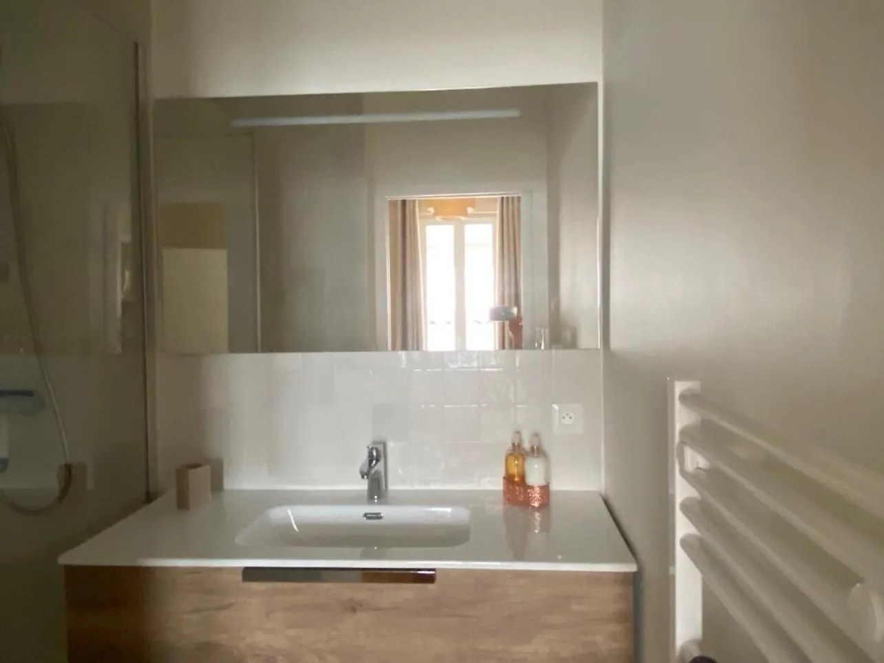 Hilo Charming Appartment Saint Laurent Sur Sane 0*, Saint-Laurent-sur-Saone フランス